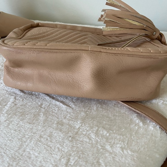 Dream Pairs EUC Nude kitten heel pumps with small handbag. - Picture 9 of 14